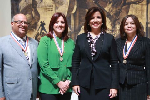 argarita Cedeño junto a los directores de la ADESS, PROSOLI y SIUBEN, Ramón Gónzalez, Matilde Chávez y Altagracia Suriel