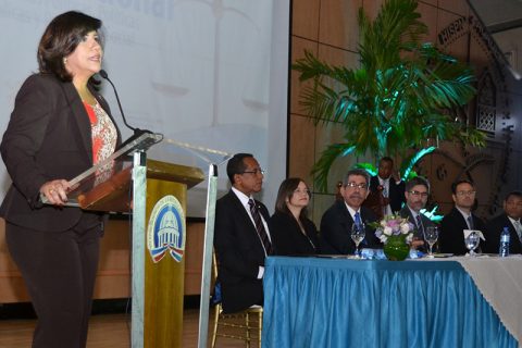 La vicepresidenta Margarita Cedeño, sostuvo que superar la pobreza en la región requiere de políticas sociales que combinen elementos de protección.