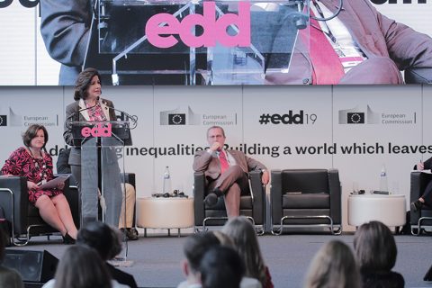 a vicepresidenta Margarita Cedeño expone durante su participación en las Jornadas Europeas de Desarrollo (EDD 2019), en Bruselas, Bélgica. Participaron también la secretaria ejecutiva de la Comisión Económica para América Latina y el Caribe (CEPAL), Alicia Bárcena; el director general de cooperación internacional de la Comisión Europea, Stefano Manservisi; el director del Centro de Desarrollo de la Organización para la Cooperación y el Desarrollo Económicos (OCDE), Mario Pezzii, Luca Jahier, presidente del Comité Europeo de Asuntos Económicos y Sociales; Aina Calvo Silvestre, directora de la Agencia Española de Cooperación Internacional; el joven líder de Perú Carlo Ángeles.