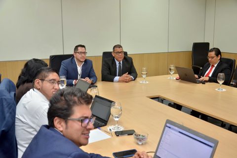 Héctor Medina, director general del Sistema Único de Beneficiarios (Siuben), dio la bienvenida a la delegación ecuatoriana e hizo una introducción de los diferentes procesos que desarrolla esa entidad para el levantamiento y clasificación de los datos de los hogares.