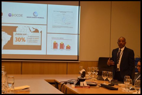Juan Carlos Hernández, el coordinador de Punto Solidario, presentó los cambios del rediseño de la plataforma de gestión de los servicios de la ventanilla única.