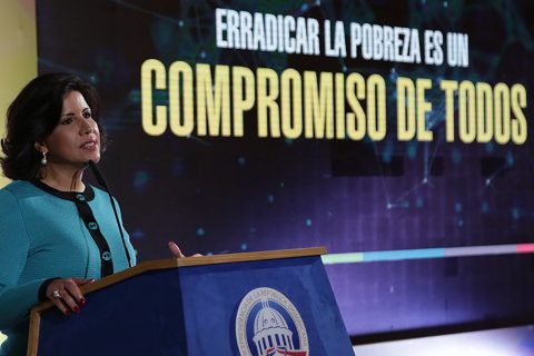 La vicepresidencia de la República y Universidad Oxford presentaron el estudio “Simulación del Efecto de la Pandemia en la Pobreza Multidimensional en República Dominicana”, cuya herramienta examina seis posibles escenarios de impacto de los efectos del COVID-19. En foto de archivo la vicepresidenta Margarita Cedeño.