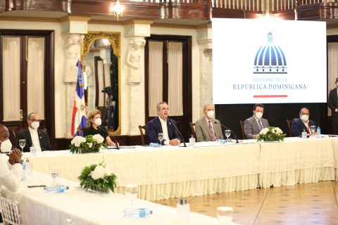El director de SIUBEN, Jefrey Lizardo durante su participación en la presentación del programa Bono Estudio Contigo (BEC), en el Palacio Nacional.