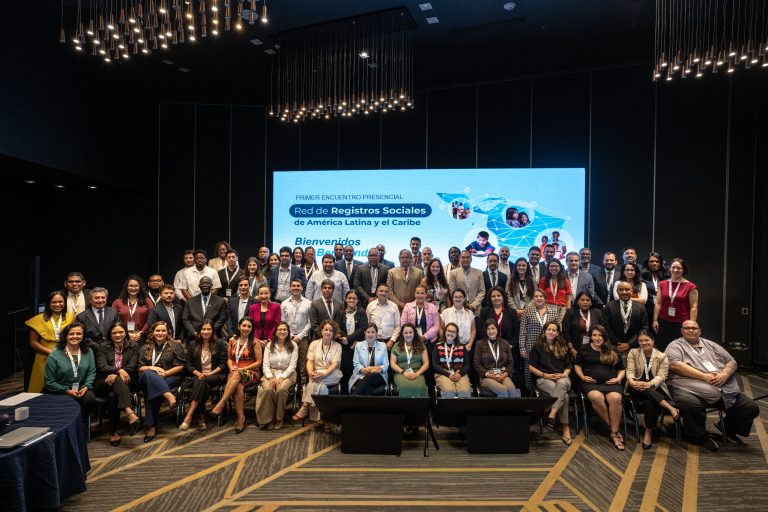 SIUBEN presenta experiencia dominicana sobre el uso de registros sociales para fortalecer la respuesta ante choques climáticos y desastres.